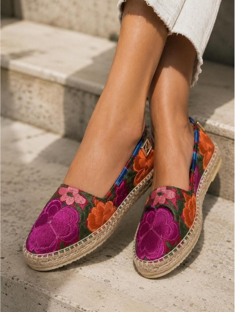 Angelozano Burgundy Embroidered Shoes from Mexico